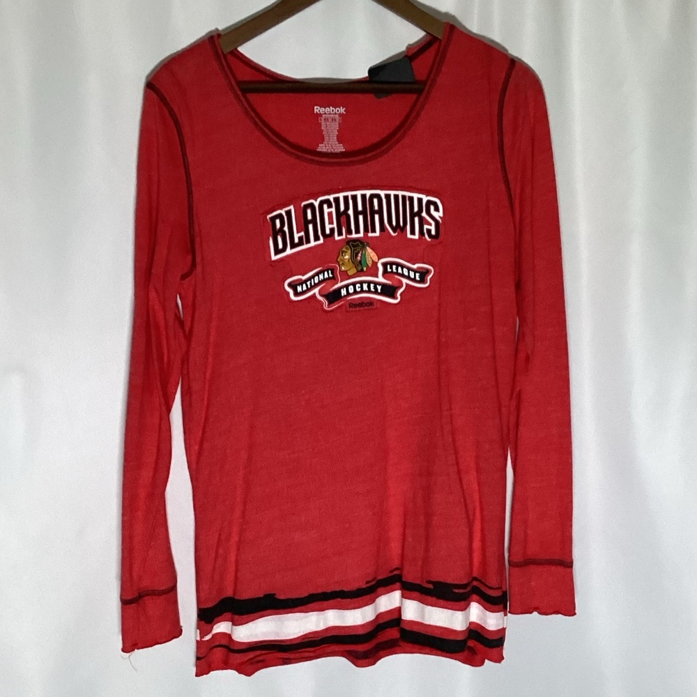 1276. Reebok Women's Chicago Blackhawks T-Shirt EUC XL